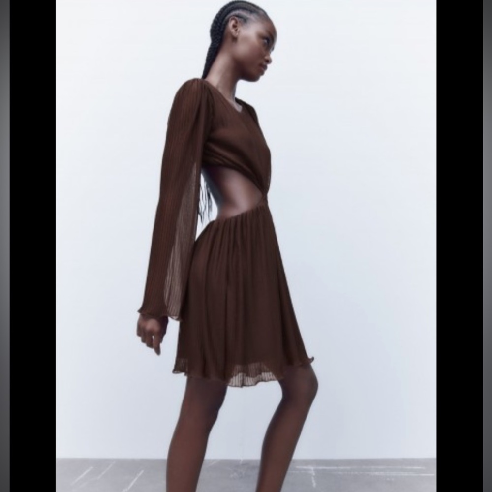 ZARA Mini Brown dress with cutout, round neck and long sleeves.